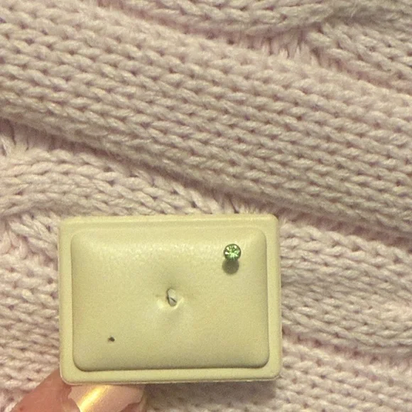 Green stud nose ring - Picture 3 of 5